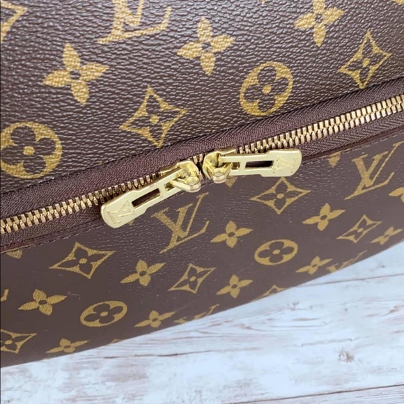 Louis Vuitton Evasion Luggage - Picture 11 of 16